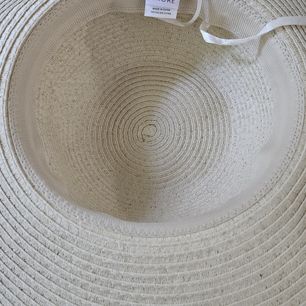 Chic Cream Sun Hat - Picture 2 of 2